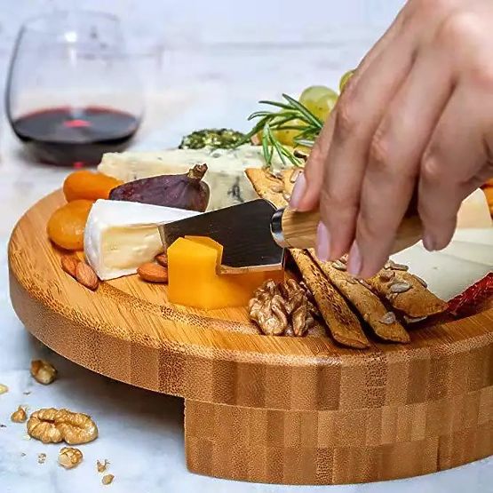 Bambusová doska na občerstvenie a syry Andra
