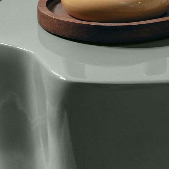 Bočný stolík Bow 49 cm, šalviový, lesklý, oblé tvary