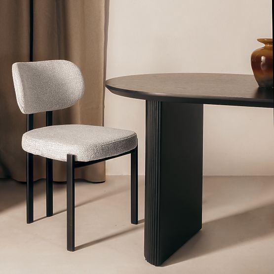 Čalúnená stolička Flare, béžová/čierne nohy