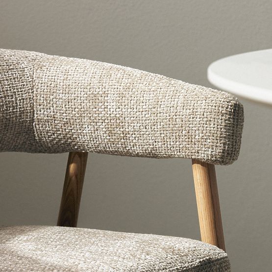 Čalúnená stolička Giovani, béžová/dubové drevo, zaoblená