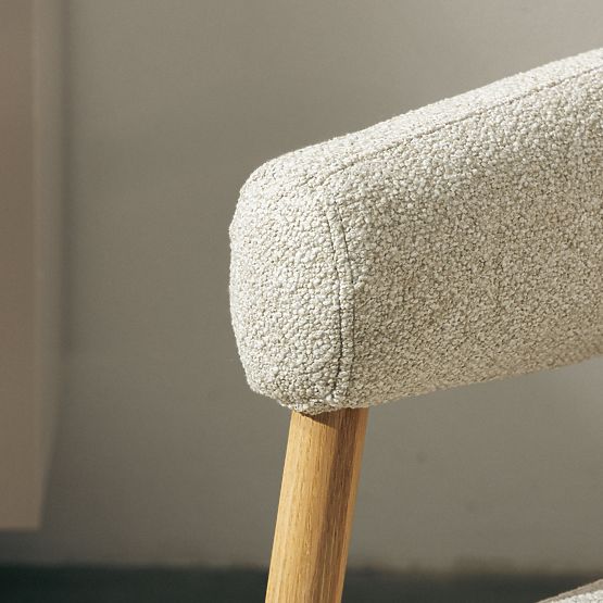 Čalúnená stolička/kreslo Montepulciano, svetlo béžová/dubové drevo, zaoblené