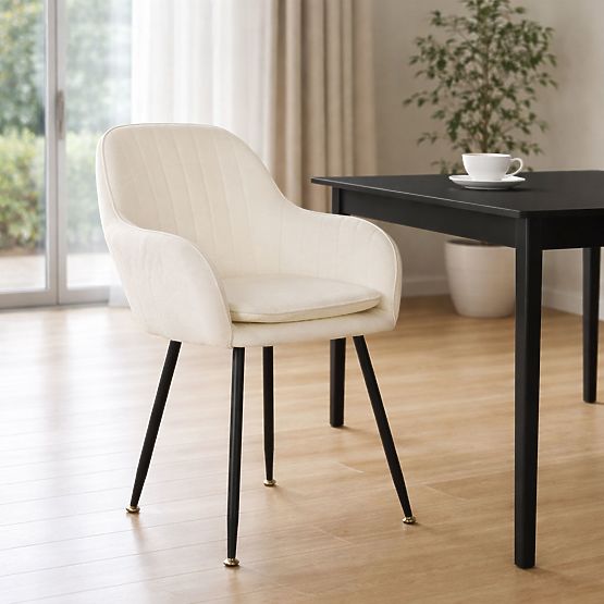 Čalúnená zamatová moderná stolička do jedálne a obývacej izby krémová ModernHome