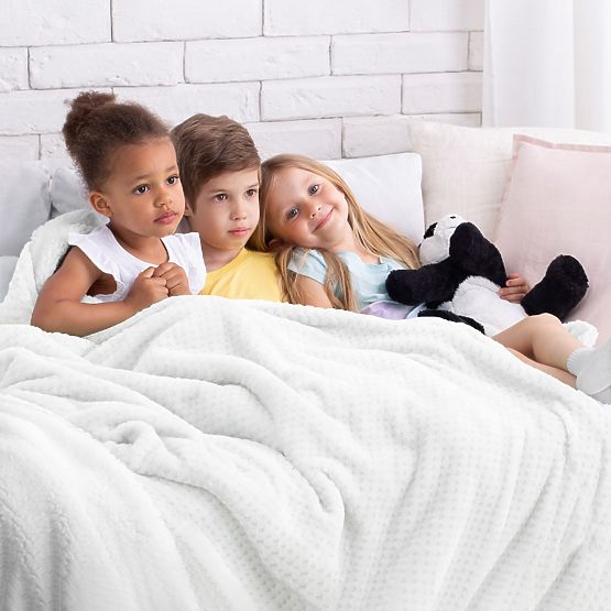 Deka SHLEEPY farba biela žakárovo razená klasický štýl 170x210