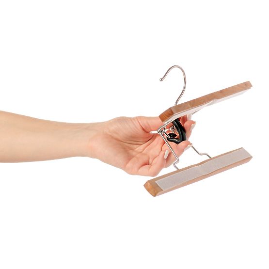 Drevený vešiak na nohavice