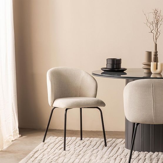 Jedálenská stolička Larisa, svetlo béžová/čierne nohy