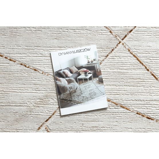 Moderný koberec DUKE 51557 krémová / zlatá - Geometrický, štruktúrovaný, veľmi jemný, strapce