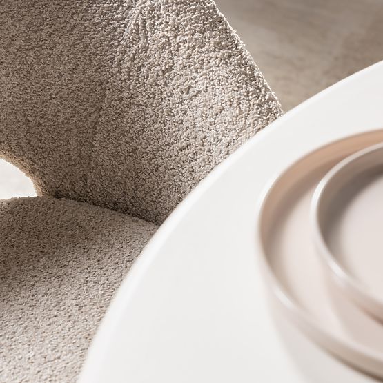 Stolička s otvorom v operadle Luigi béžová/čierne nohy