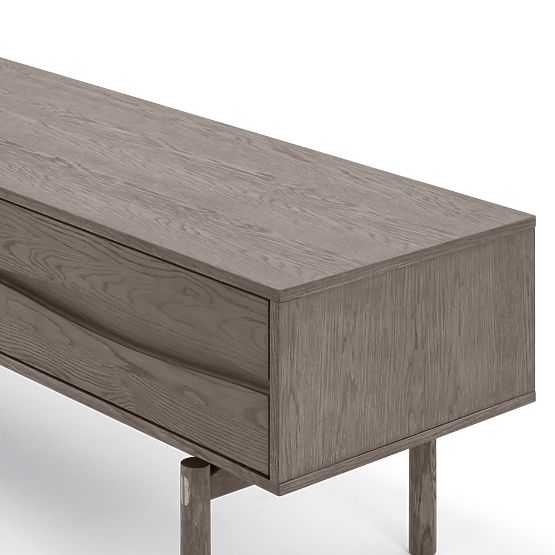 TV skrinka Quadri so zásuvkami, masívne dubové drevo, dyha, espresso hnedá