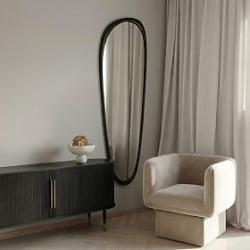 Závesné zrkadlo v drevenom ráme Sogno 60x165 cm, nepravidelný tvar, čierne